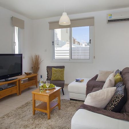 פרוטאראס Villa Clematis מראה חיצוני תמונה