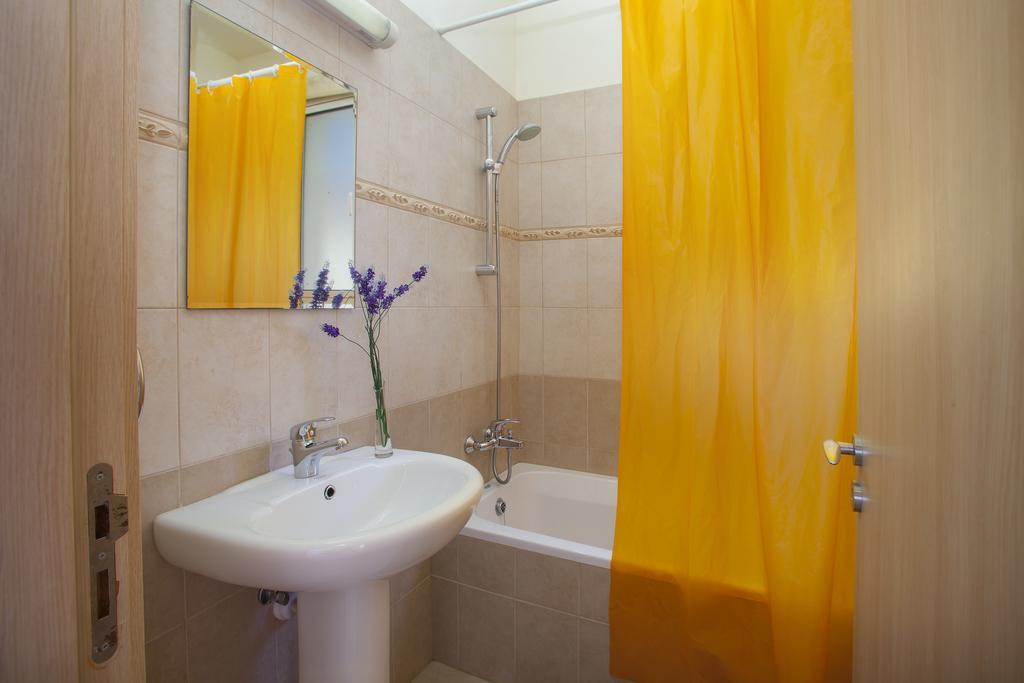 פרוטאראס Villa Clematis מראה חיצוני תמונה